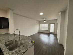 Building Photo - 4624 Cromwell Dr