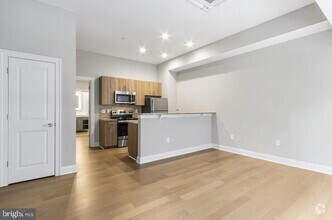 Building Photo - 1300-6 Chestnut St