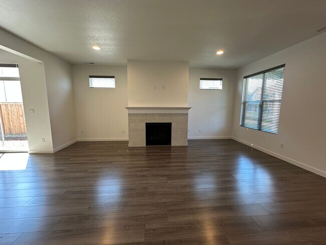 Foto del edificio - 1404 S 29th Blvd