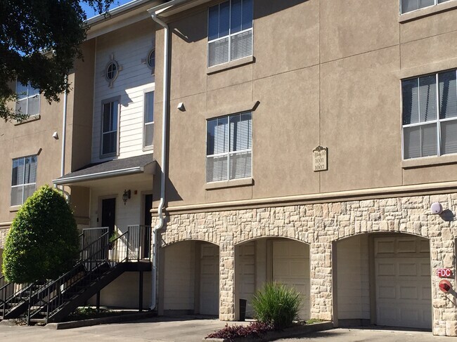 Garages - Remington Park Apartments