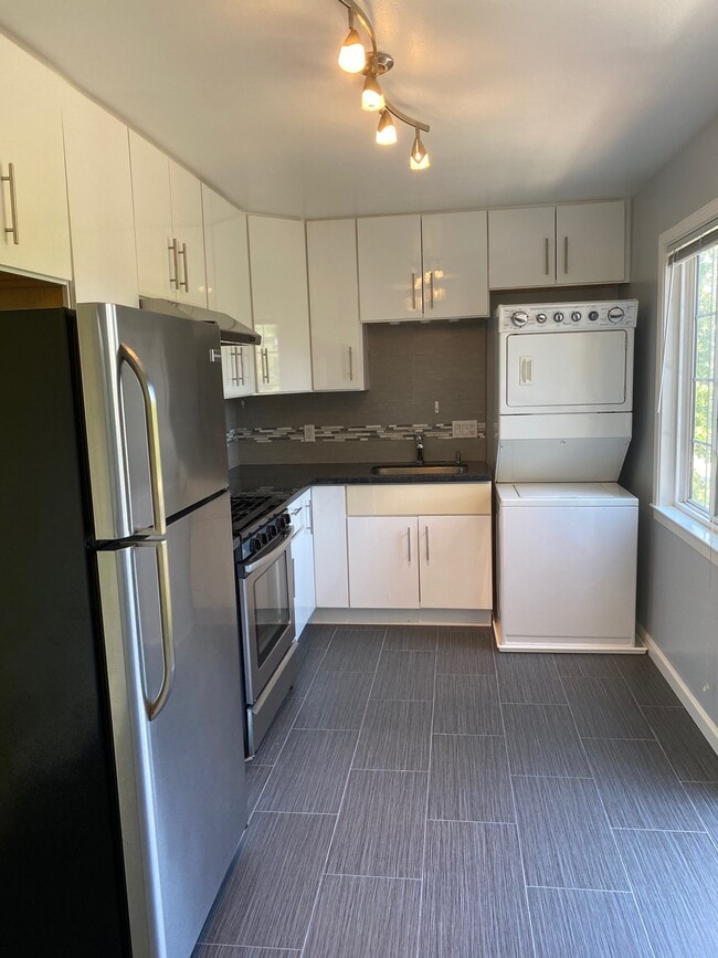 kitchen - 2863 Alma St