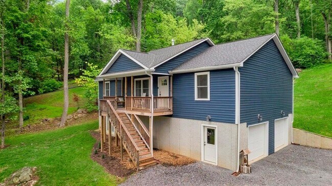 Building Photo - 293 Red Bud Ln