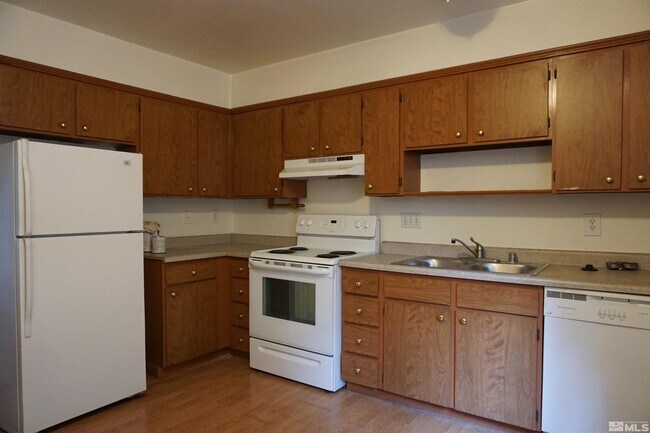 Building Photo - 1408 E 9th St
