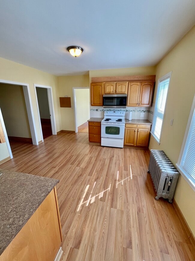 Building Photo - 41 Sylvan St