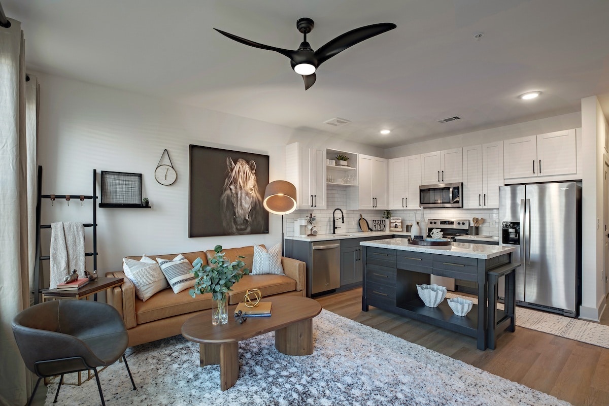 Foto principal - Mainstead at Century Farms Apartments