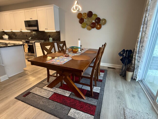 Building Photo - 391 Village Ln