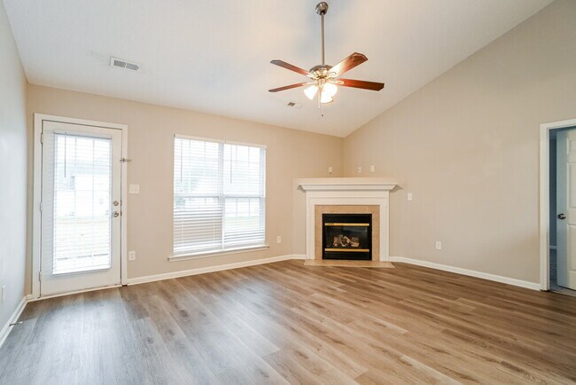 Foto del edificio - 8248 Fox Swamp Rd