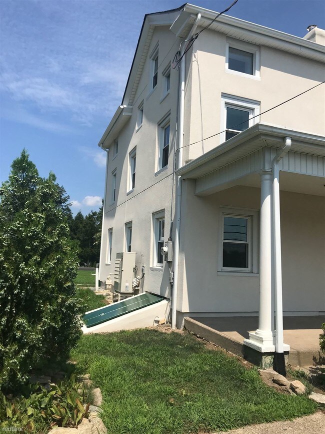 Building Photo - 4 br, 3.5 bath House - 14100 Worthington Rd