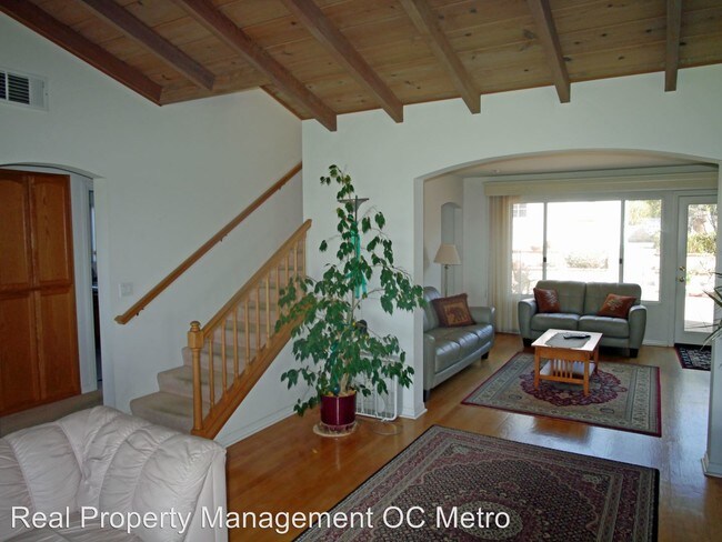 Building Photo - 302 Avenida Santa Margarita