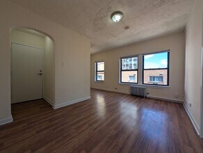Building Photo - 5417 N Kenmore Ave