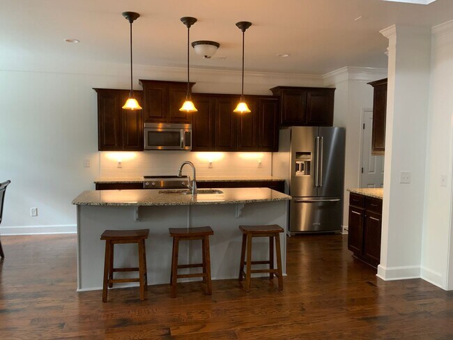 Building Photo - Beautiful Home in Burkitt Village