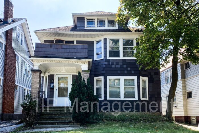 Primary Photo - Sprawling 3BR 1BA Up Unit in Cleveland Hei...