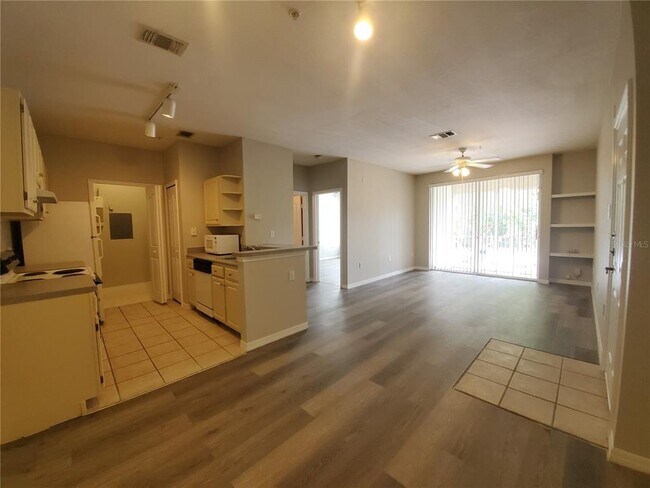 Foto del edificio - 5807 Legacy Crescent Pl
