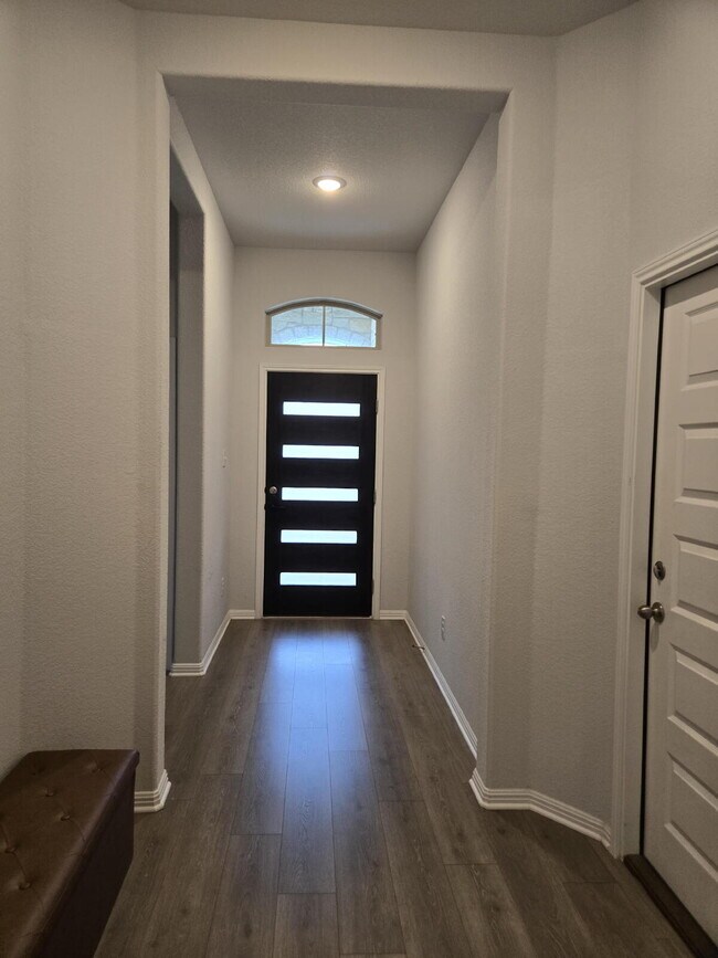 Building Photo - Gorgeous First Time Rental, 4 bed, 3 full bath in highly desirable Hills of Bear Creek