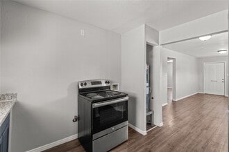 Building Photo - 5718 Pickfair St