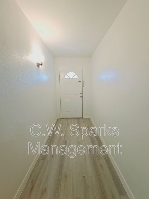 Foto del edificio - 627 Valley View Dr
