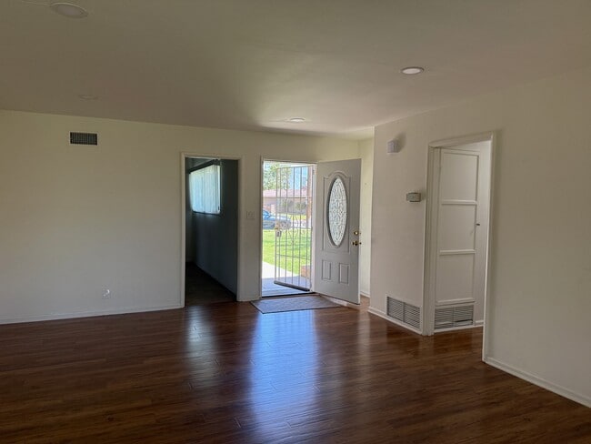 Building Photo - 6302 San Lorenzo Dr