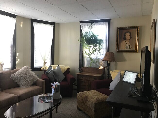 Living Room - 7 Newhall Ct