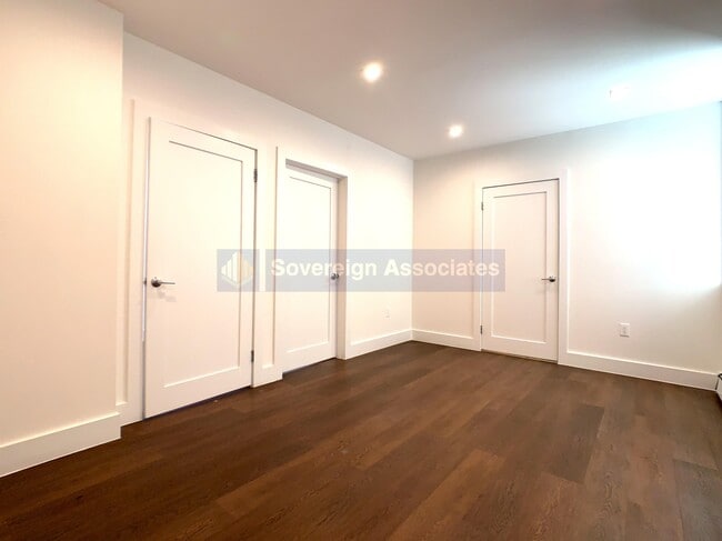 Building Photo - 45 Tiemann Pl