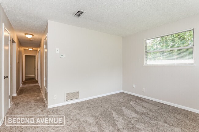 Building Photo - 4662 Roanoke Blvd
