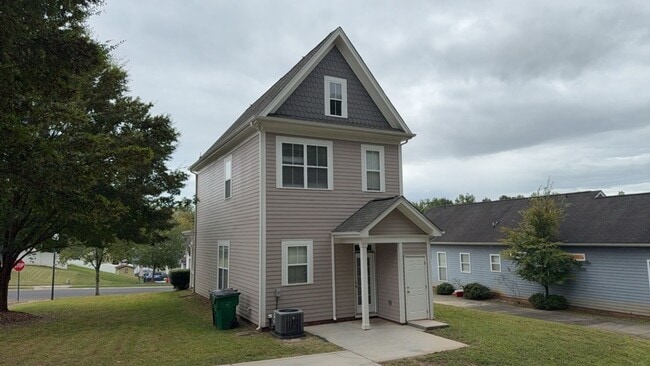 Building Photo - 3206 Hiram St