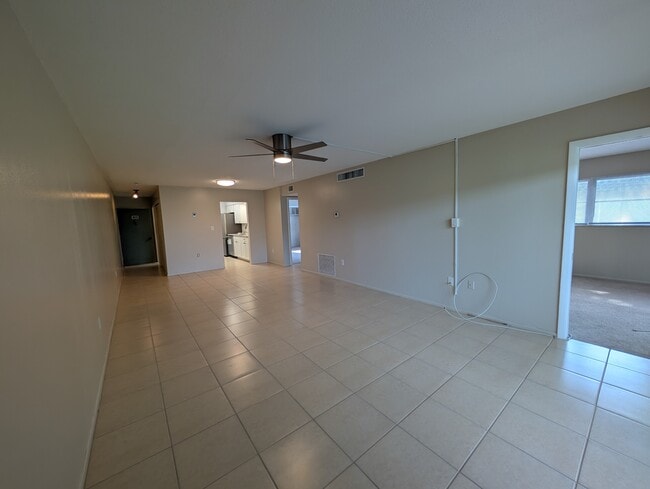 Building Photo - 3463 Bee Ridge Rd