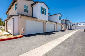 Building Photo - Desert Meadows Townhomes