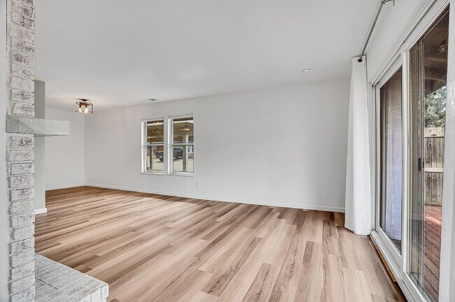 Foto del edificio - $2,145.95 with $300 Off the first month's rent, 2 Beds - 1 Bath, Townhouse in Greenwood Village w...