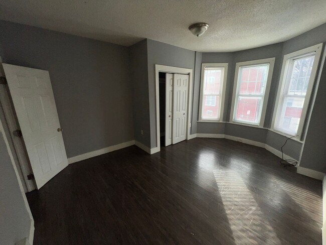 Foto del edificio - 3 Bedroom Contemporary Renovation with Was...