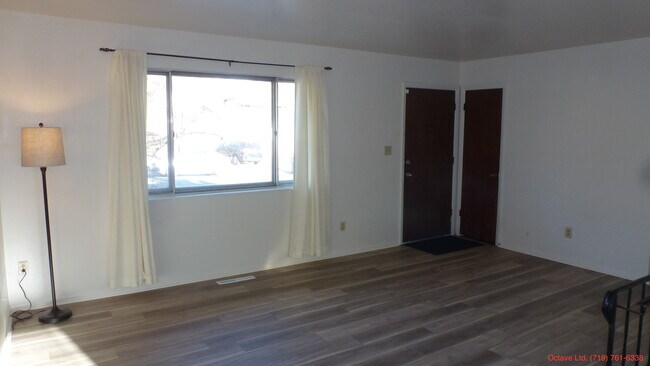 Living Room - 5260 Villa Cir
