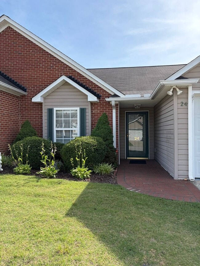 Building Photo - 24 Magnolia Crest Dr