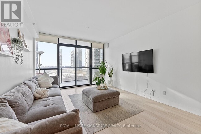 Building Photo - 2900 Hwy 7