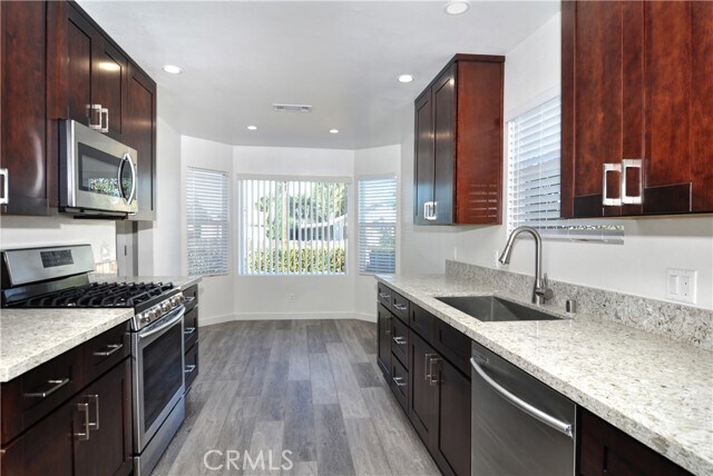 Foto del edificio - 2080 Maple Ave