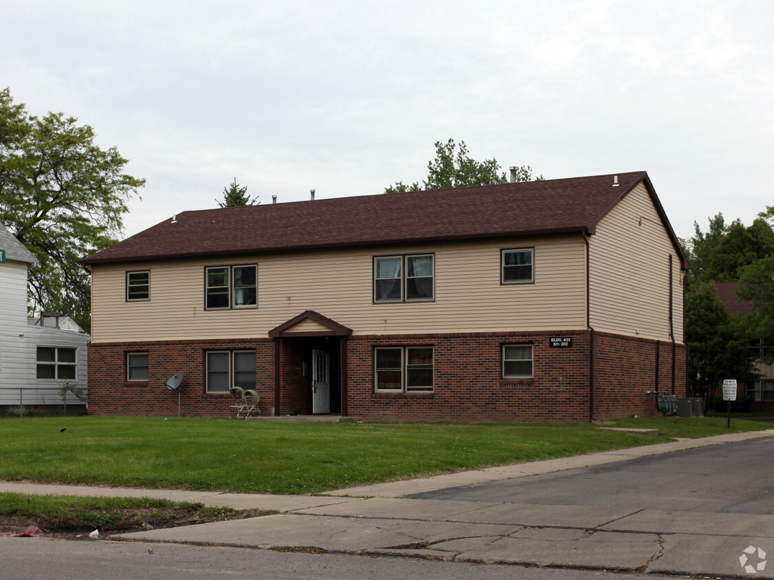 Primary Photo - Highland Crest Apartments