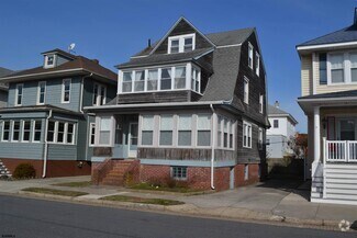 Building Photo - 19 S Surrey Ave