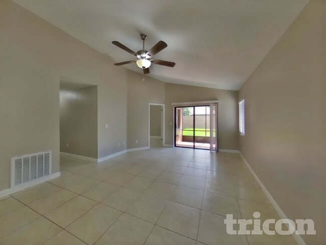 Building Photo - 1620 Spinning Wheel Dr