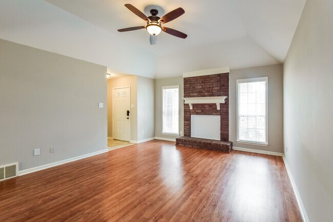 Foto del edificio - 7860 Freehold Dr