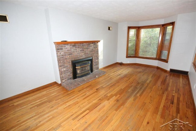 Building Photo - 2914 Manor Dr