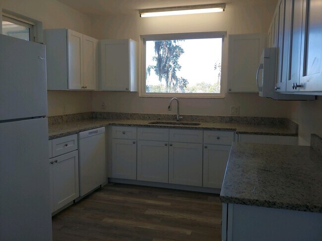 kitchen - 2448 S Lecanto Hwy