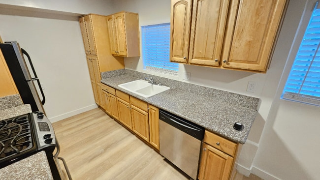 Foto del edificio - 1130 N Fuller Ave