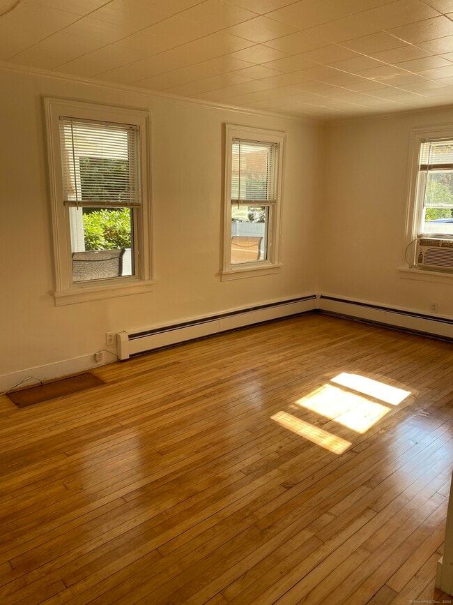 Building Photo - 81 Soundview Ave