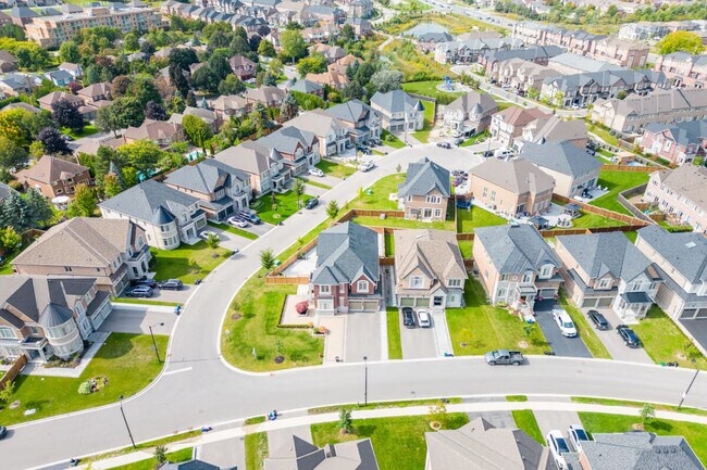 Newmarket is not far from East Gwillimbury.