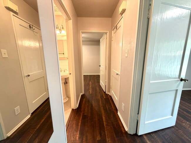 Building Photo - Beautifully Updated Home in Amazing Alamo Heights Area!