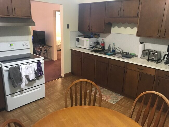 Comer en la cocina - 210 Court Ruelle