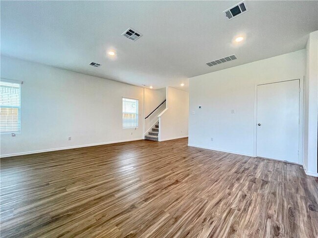 Building Photo - 118 Canley Lp