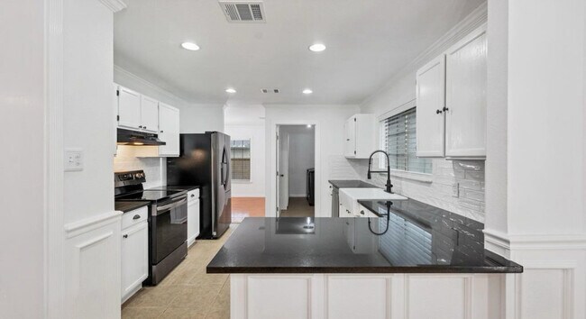 Building Photo - 1635 Gruene Cove