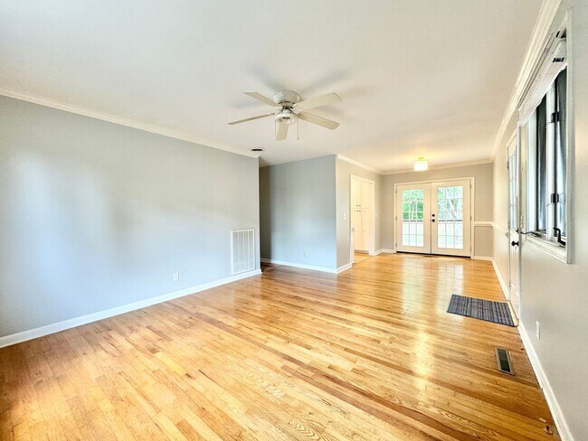 Foto del edificio - 1600 Piper Pl