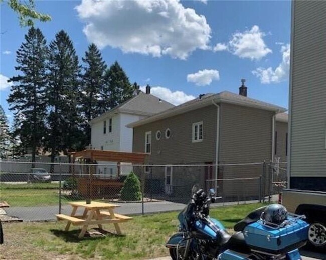 Foto del edificio - 217 Newland Ave