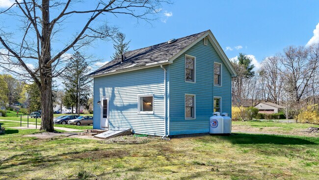 Building Photo - 10 Cemetery Ave