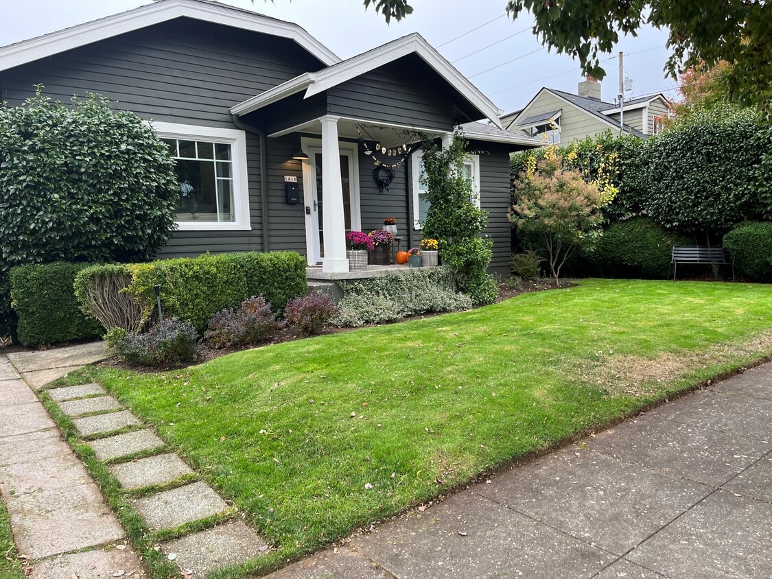 Primary Photo - 1416 NE 52nd Ave
